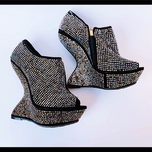 DOLLHOUSE SEQUINED HEEL